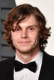 Evan Peters