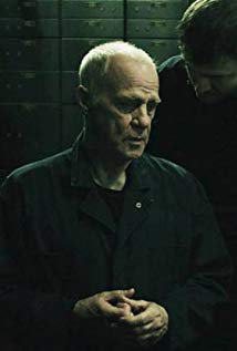 Leon Russom