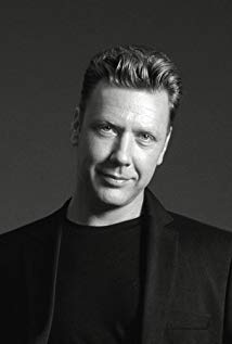 Mikael Persbrandt