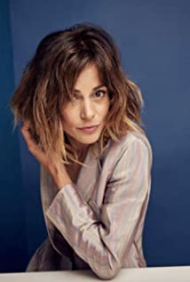 Stephanie Szostak