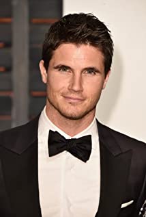 Robbie Amell