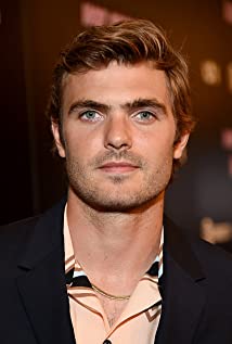 Alex Roe